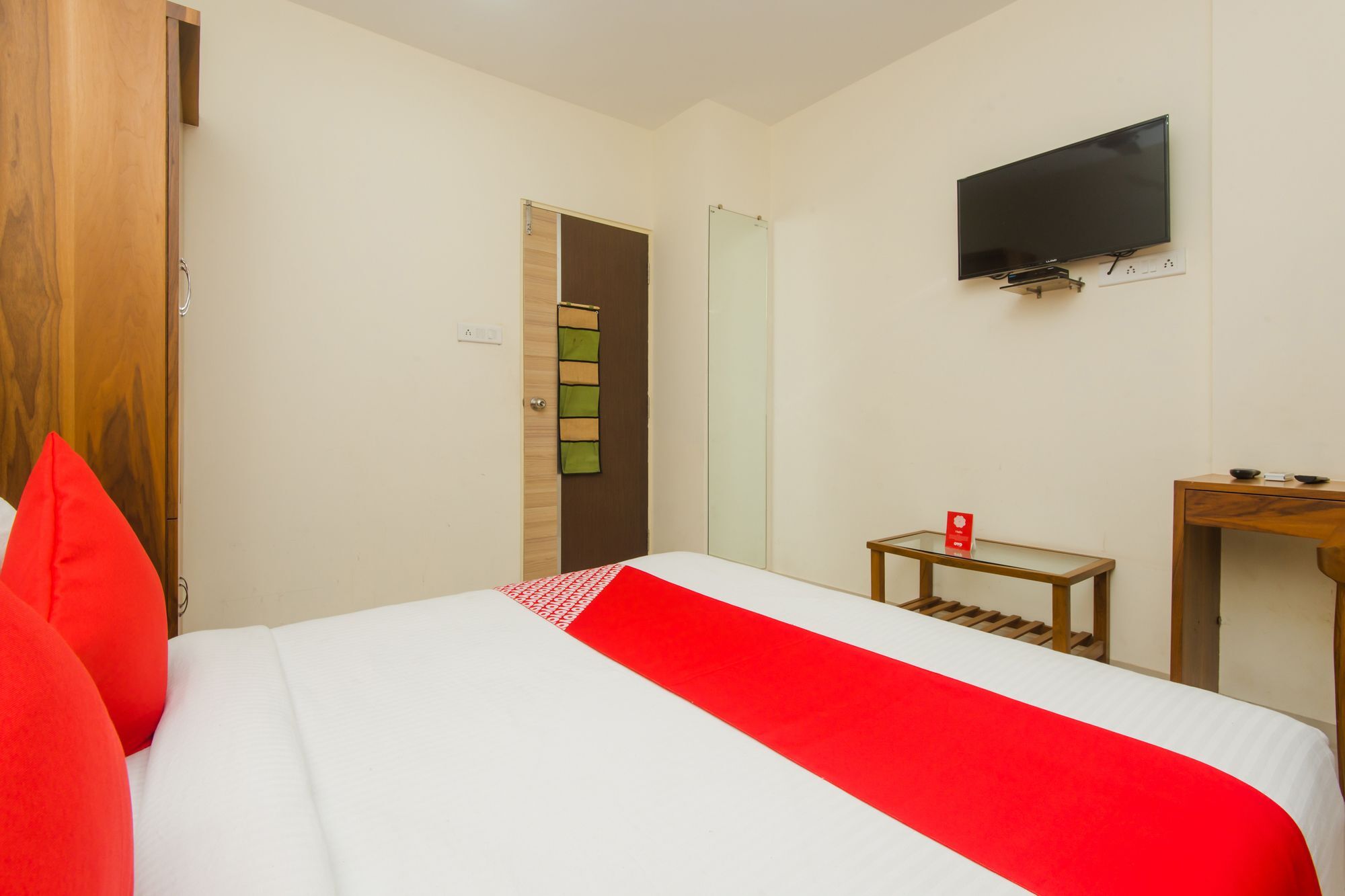 Oyo 11441 Hotel Blue Bells Residency Мумбаї Екстер'єр фото