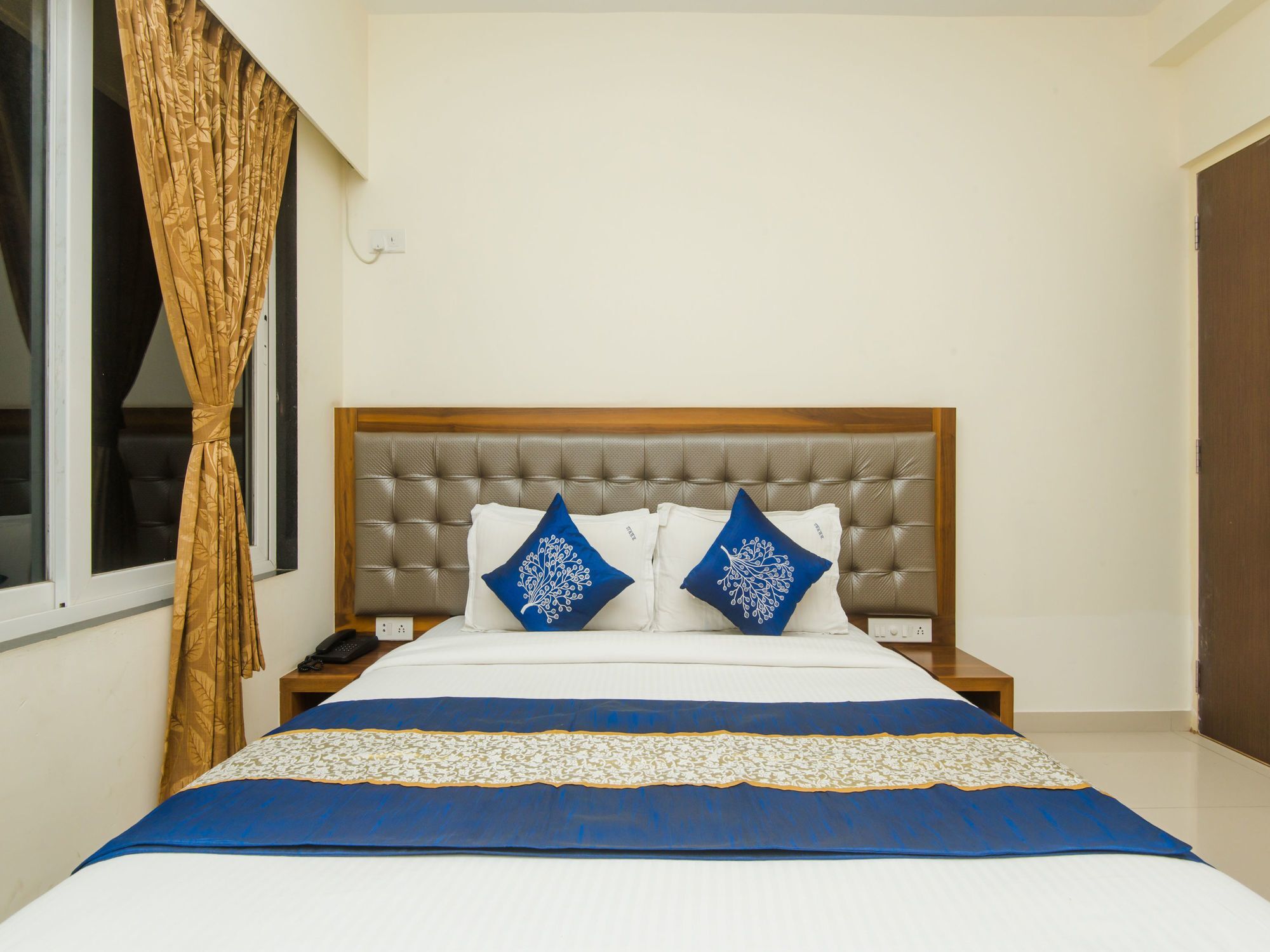 Oyo 11441 Hotel Blue Bells Residency Мумбаї Екстер'єр фото