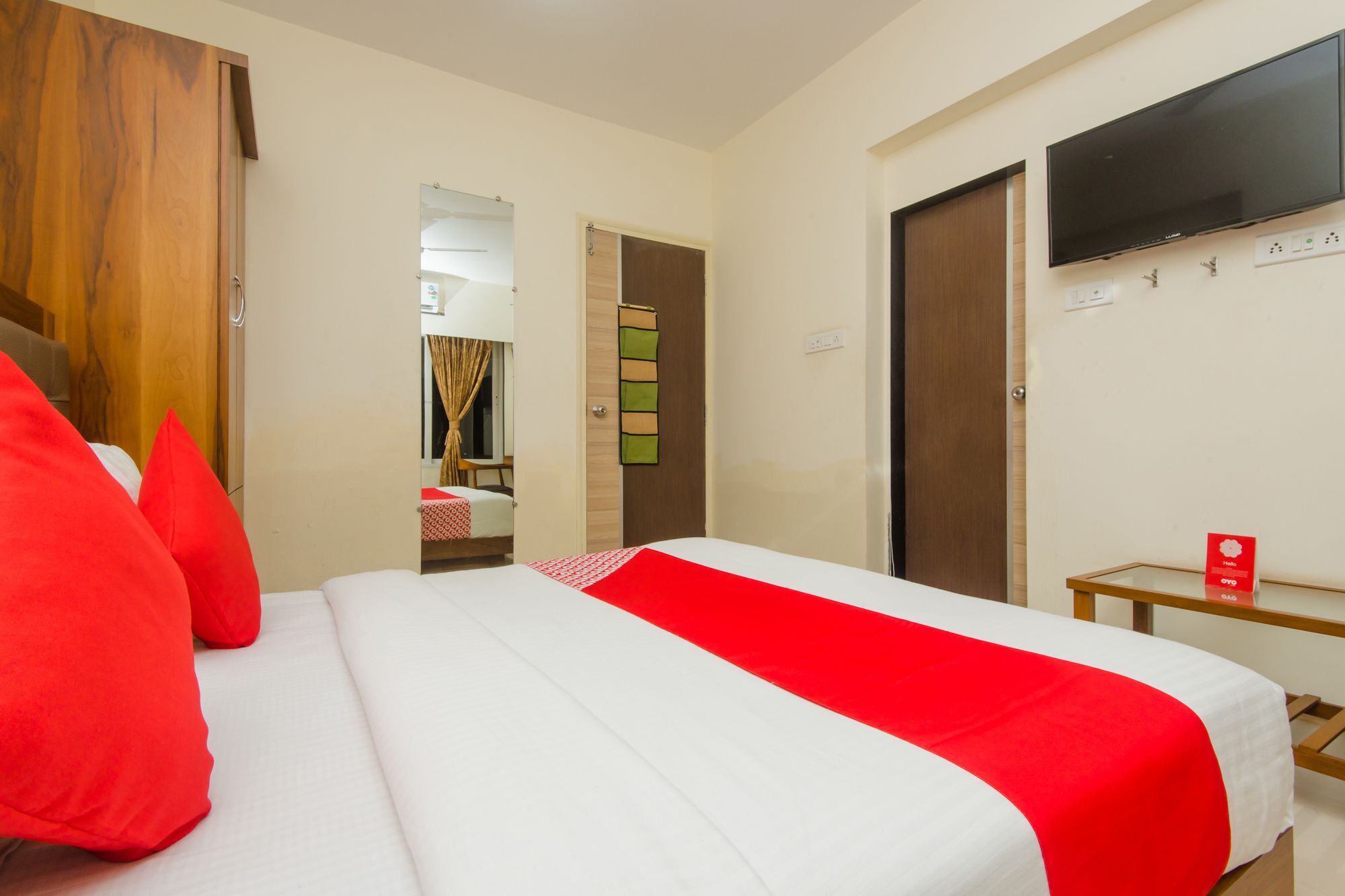 Oyo 11441 Hotel Blue Bells Residency Мумбаї Екстер'єр фото