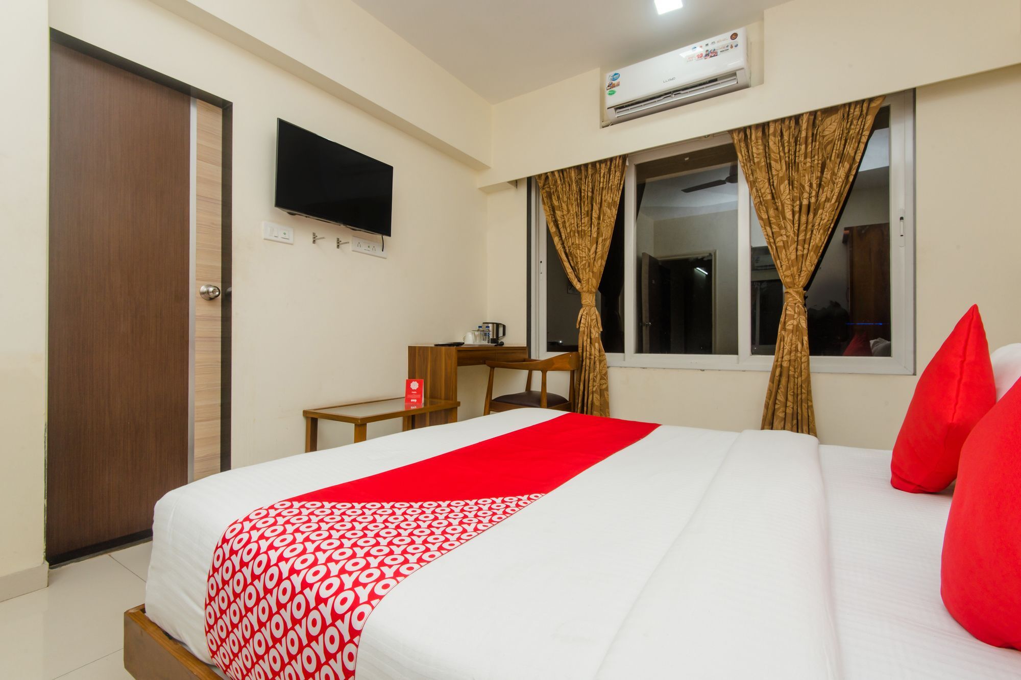 Oyo 11441 Hotel Blue Bells Residency Мумбаї Екстер'єр фото