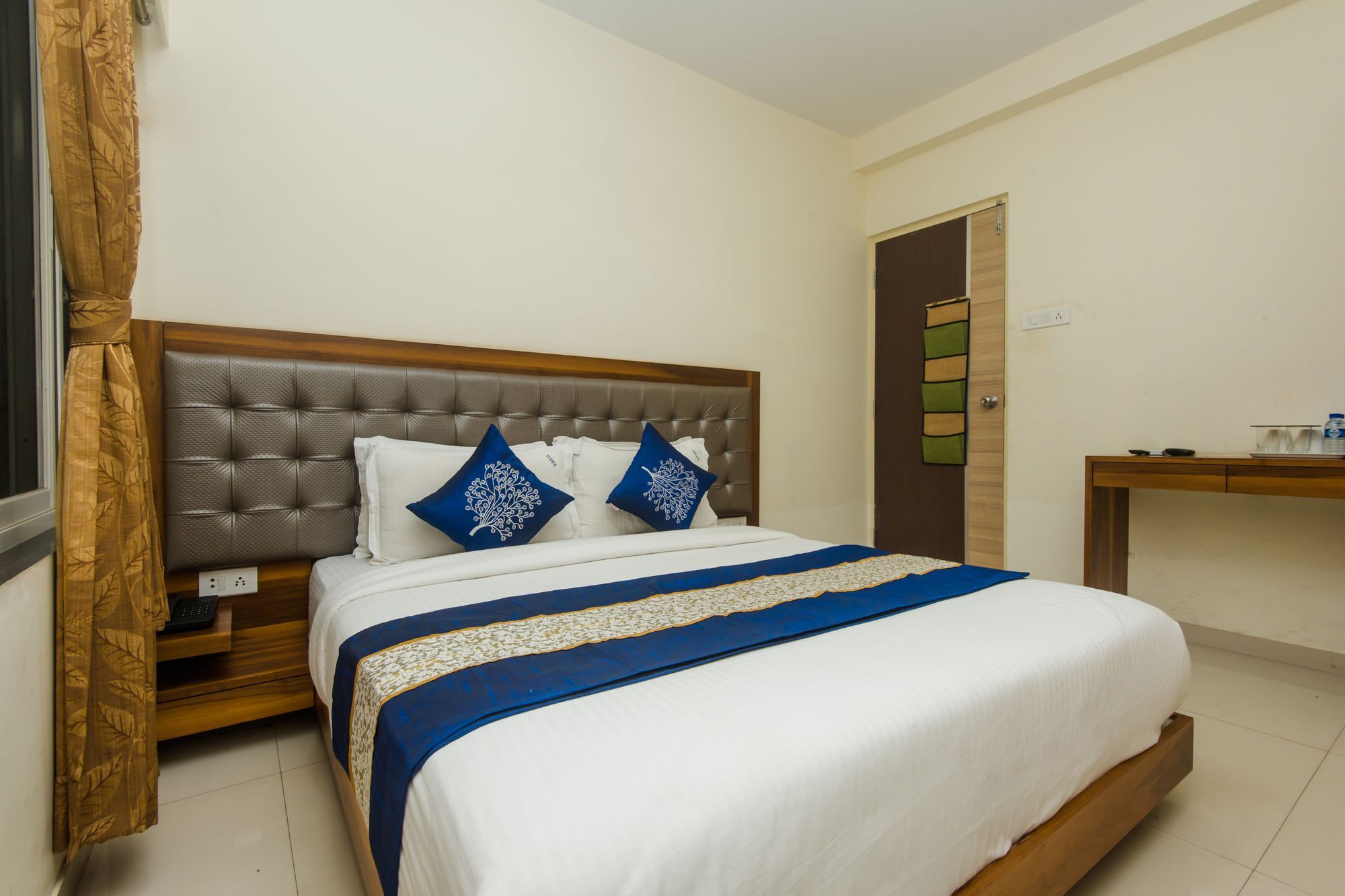 Oyo 11441 Hotel Blue Bells Residency Мумбаї Екстер'єр фото